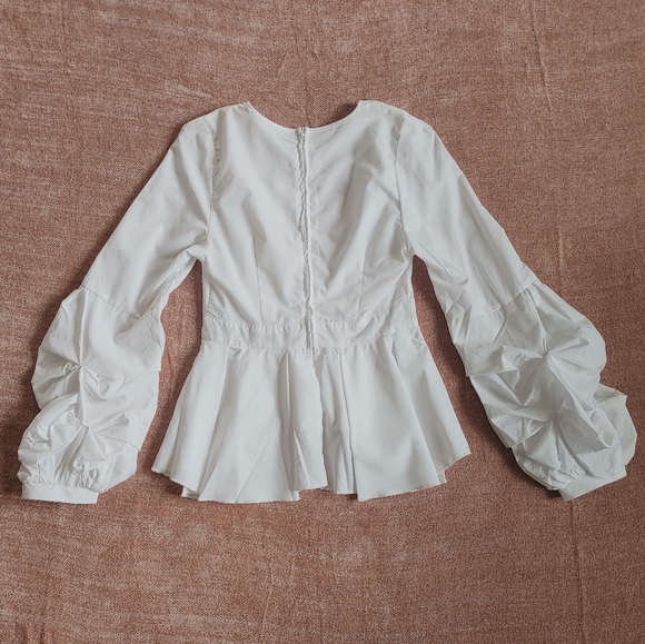 Plunge neckline white peplum crop top - Picture 2 of 2